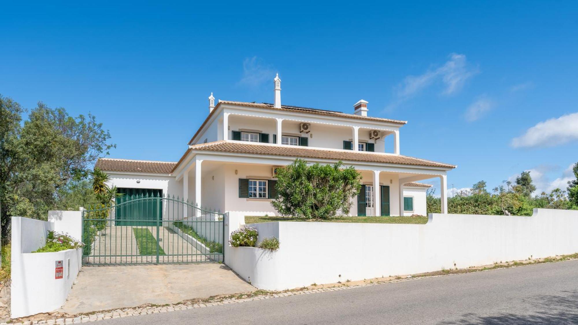 Sunny & Calm 4 Bdr House W/ Pool By Lovelystay Santo Estevao  Extérieur photo