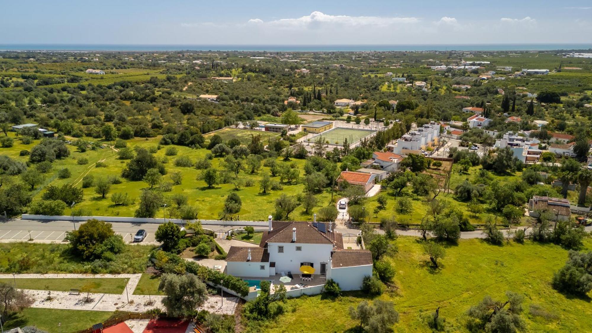 Sunny & Calm 4 Bdr House W/ Pool By Lovelystay Santo Estevao  Extérieur photo