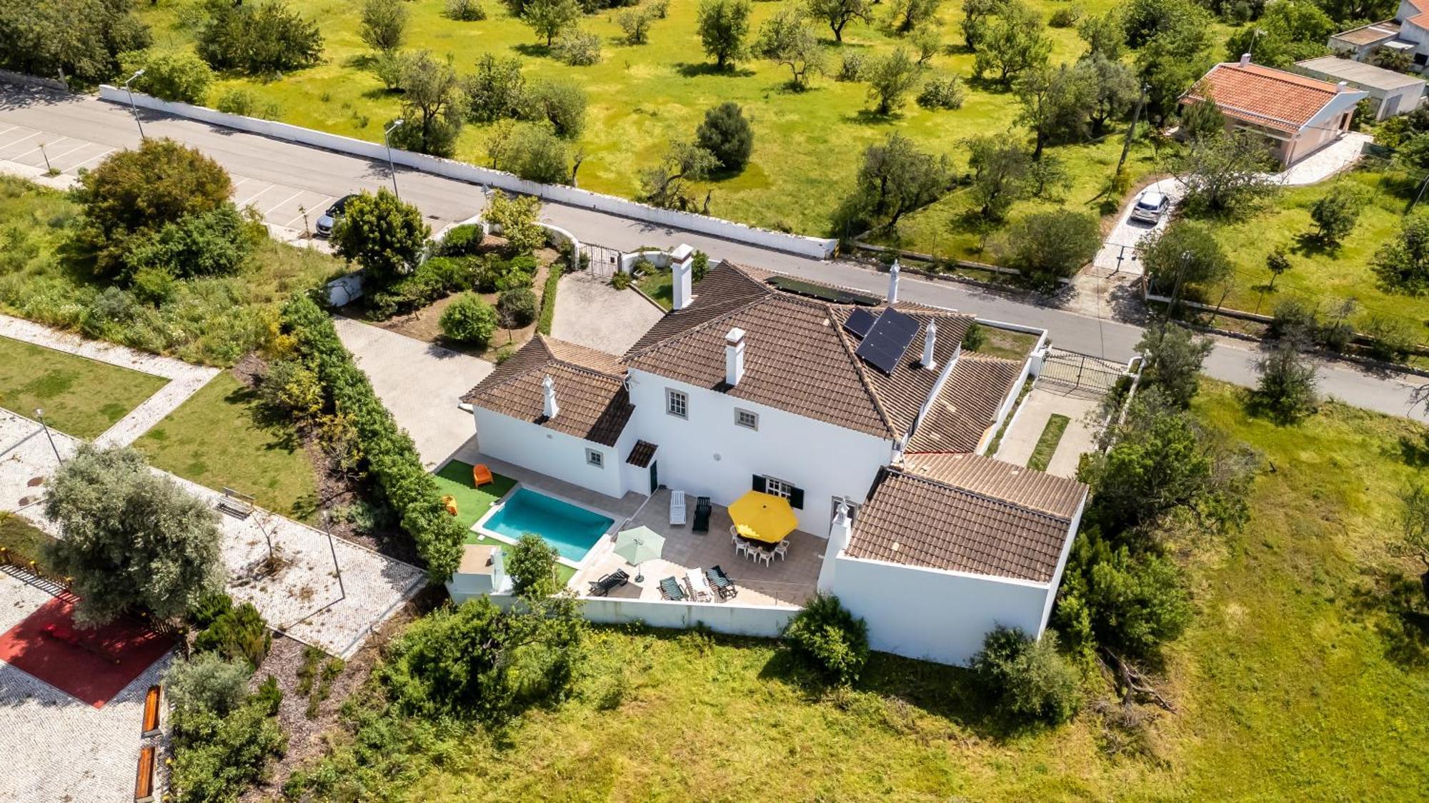 Sunny & Calm 4 Bdr House W/ Pool By Lovelystay Santo Estevao  Extérieur photo