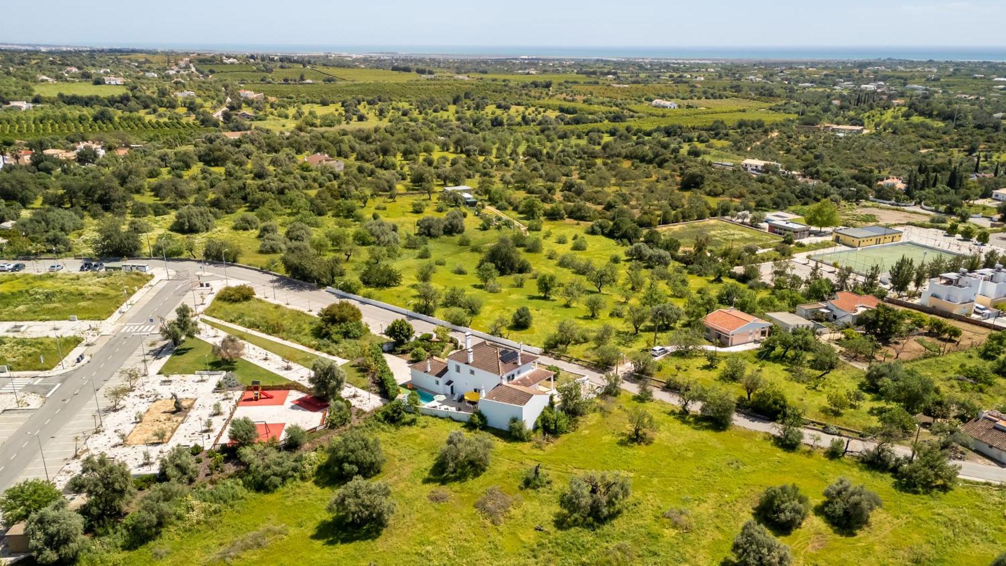 Sunny & Calm 4 Bdr House W/ Pool By Lovelystay Santo Estevao  Extérieur photo