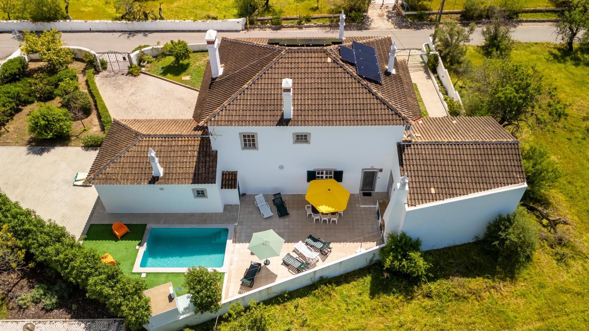 Sunny & Calm 4 Bdr House W/ Pool By Lovelystay Santo Estevao  Extérieur photo